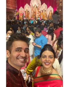 Bidita Bag Instagram - Annual #DurgaPuja ritual with @sudhishkamath after years 😅
#pandalhopping 🥳
#durgapujo #happydussehra