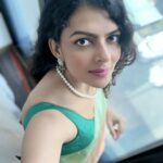 Bidita Bag Instagram - My selfie skill is getting better...this time even without a tripod 😎 Slide No.3 Kanoon ke haath 😉! My stylist friend @shreya.banerjee24 gifted me this saree during the shoot of film #BalNaren. A talented girl with a kind heart! ❤️