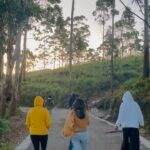 Bindu Madhavi Instagram - Golden hour = happy hour✨💫😇 #hillstation #sunsets Kodaikanal