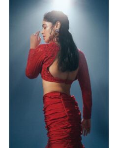 Bindu Madhavi Instagram - Fashionably late for this post🙈 

Styled by @rashmitathapa
Wearing @aakanshaguptaoffl
Ring @shopriyaaofficial
Shot by @ishan.n.giri 
Makeup  @makeupbymadhushreeganapathy 
Hair  @chinnahairstylist