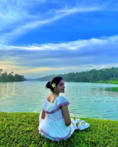Bindu Madhavi Instagram - Alohaaa🧚‍♂️