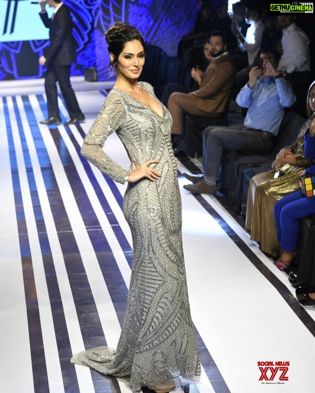 Bruna Abdullah - 3.3K Likes - When mommy was a model! 😝