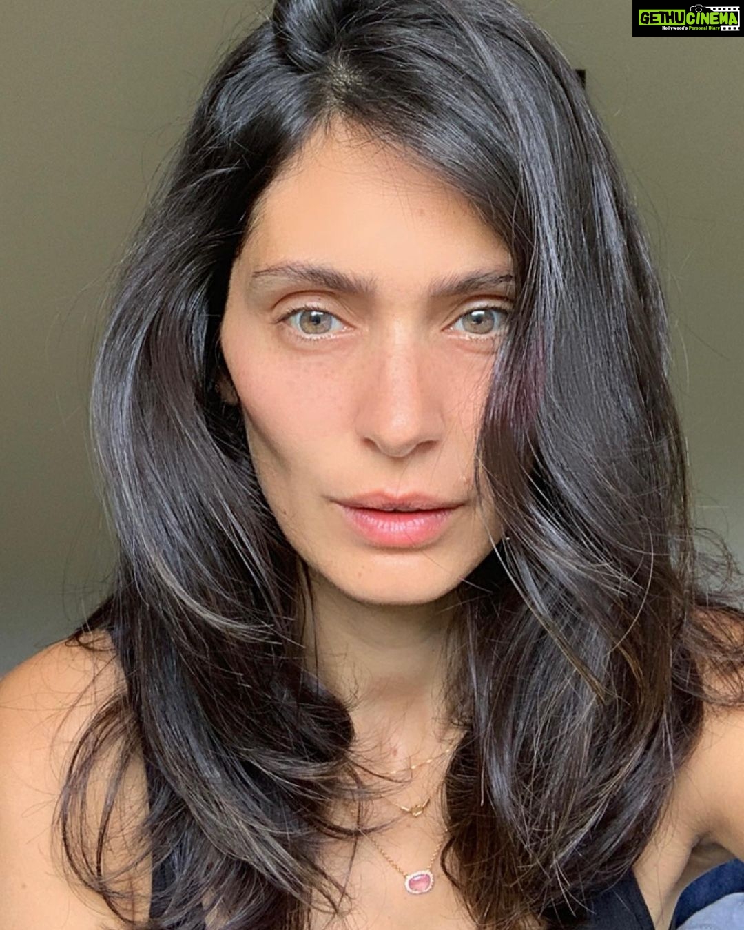 Bruna Abdullah - 5K Likes - Getting myself a pair of contact lenses 🙈👀 a tint of green 😂
.
.