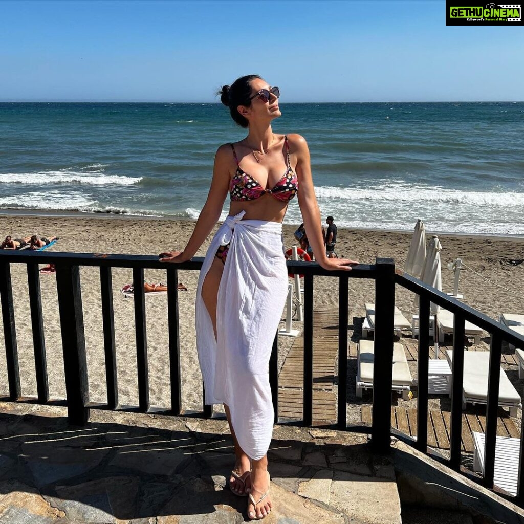 Bruna Abdullah Instagram - After walking all day, playing on the beach was necessary 🫶🏼☺️ . . #marbella #playadeelfaro #elfaro Marbella, Málaga, Spain