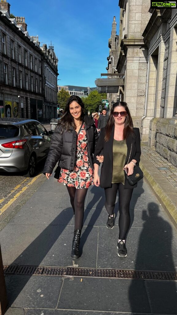 Bruna Abdullah Instagram - Hello!!!!! On our way to the theatre! @towsey__b The production, Acting, Singing.. was Incredible, astonishing! I could watch it another 100 times! . . #musical #thebookofmormanbroadway #aberdeentheatre