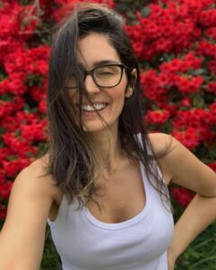 Bruna Abdullah Instagram - I almost like my new hair now! Almost 🙈
I definitely prefer it like this, 2 days after I wash! 
#untamedhair