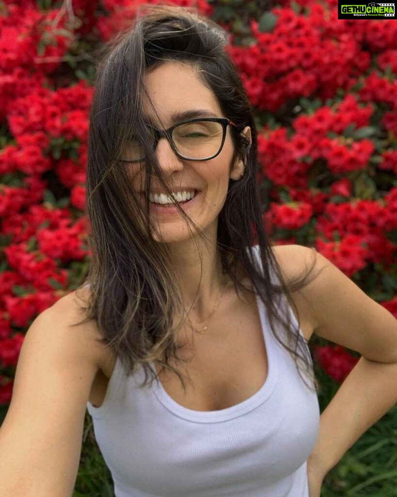 Bruna Abdullah Instagram - I almost like my new hair now! Almost 🙈 I definitely prefer it like this, 2 days after I wash! #untamedhair
