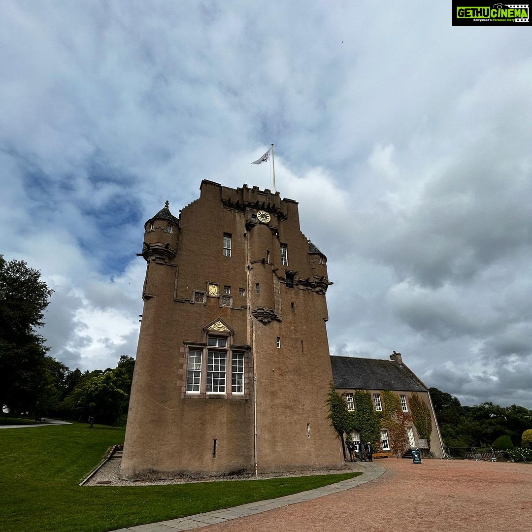 Bruna Abdullah Instagram - First week first Castle 🏰 @crathes_castle Crathes Castle, Garden & Estate NTS