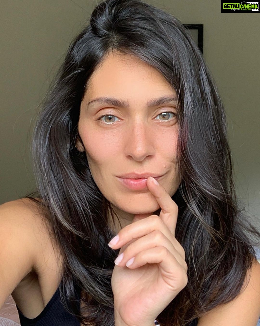 Bruna Abdullah - 5K Likes - Getting myself a pair of contact lenses 🙈👀 a tint of green 😂
.
.