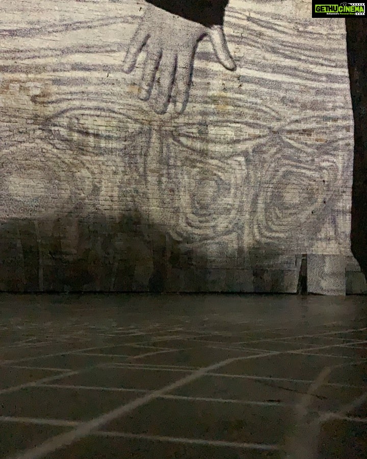 Bruna Abdullah Instagram - The exhibition of Gustav Klimt’s Gold in Motion at @fabriquedeslumieres Amsterdan . Gustav Klimt (July 14, 1862 – February 6, 1918) was an Austrian symbolist painter and one of the most prominent members of the Vienna Secession movement. Klimt is noted for his paintings, murals, sketches, and other objets d'art. Klimt's primary subject was the female body,and his works are marked by a frank eroticism. Amongst his figurative works, which include allegories and portraits, he painted landscapes. Among the artists of the Vienna Secession, Klimt was the most influenced by Japanese art and its methods. Fabrique des Lumières