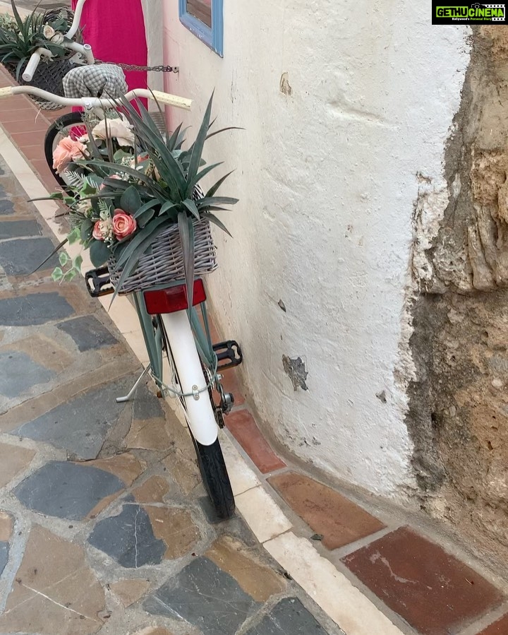 Bruna Abdullah Instagram - The mandatory photo/selfie at Calle Carmen and a walk around Plaza de los Naranjos π All in the old town of Marbella π«ΆπΌ