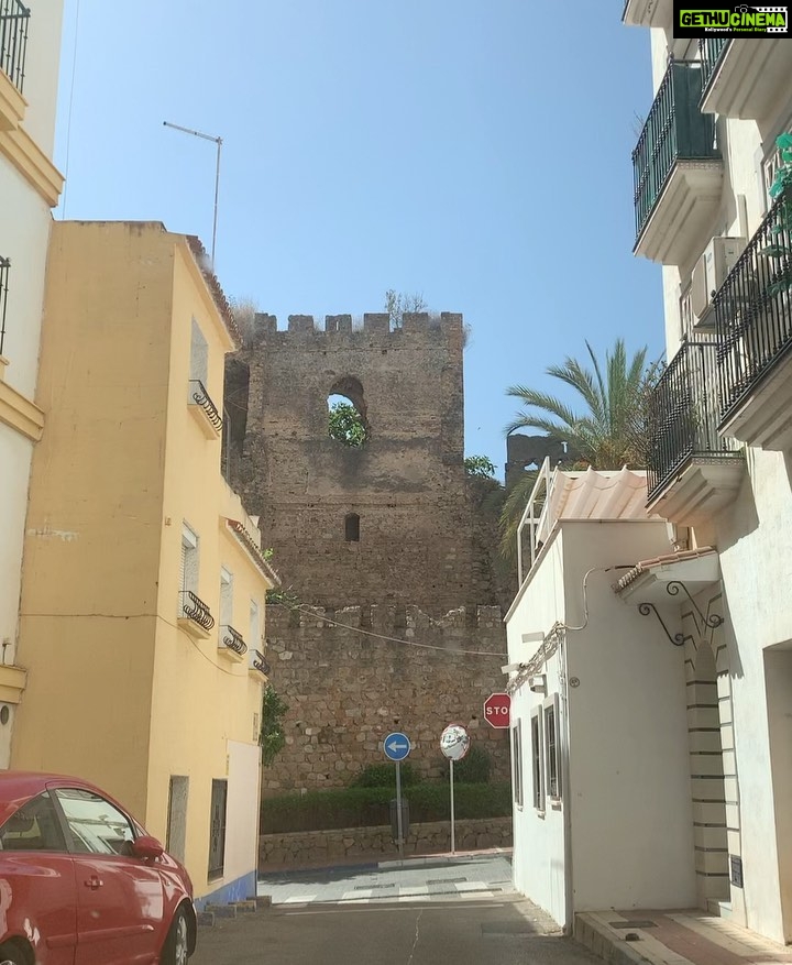 Bruna Abdullah Instagram - In the search for medieval town walls we found the church Mayor De La Encarnaci贸n 馃檹馃徏馃獢馃暞馃摽馃 Marbella Espa帽a