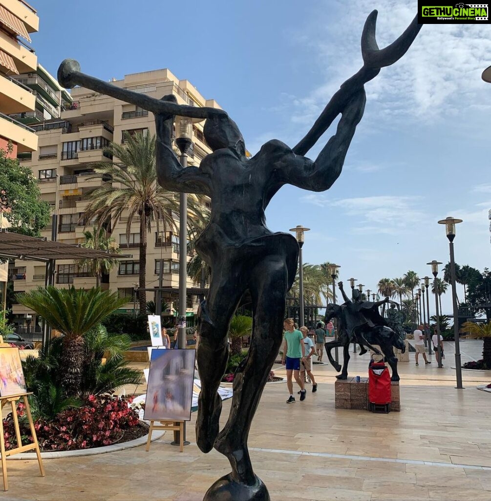 Bruna Abdullah Instagram - The Dali Sculptures are located on the beautiful Avenida del Mar, next to "Plaza de la Alameda" in Marbella. It’s a beautiful marble walk, and it’s open day and night! . . #marbella #avenidadelmar #salvadordali #art #openairgallery #spain🇪🇸 #españa #summerholidays