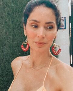 Bruna Abdullah Instagram - On our way to Avenida Del Mar in Marbella. 
We were very excited to go see Salvador Dali’s sculptures!