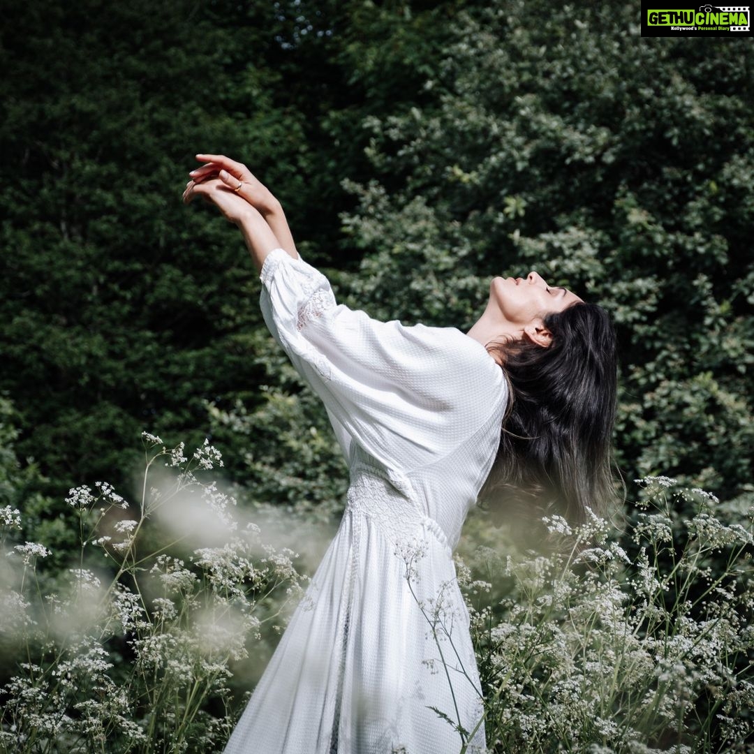 Bruna Abdullah - 4.3K Likes - Spontaneous shoots are always the best!
Thank you @altheadreamsofphotography for these beautiful images ❤️
.
.
#photography #aberdeenphotographer #forestshoot #backyard #incrediblescotland