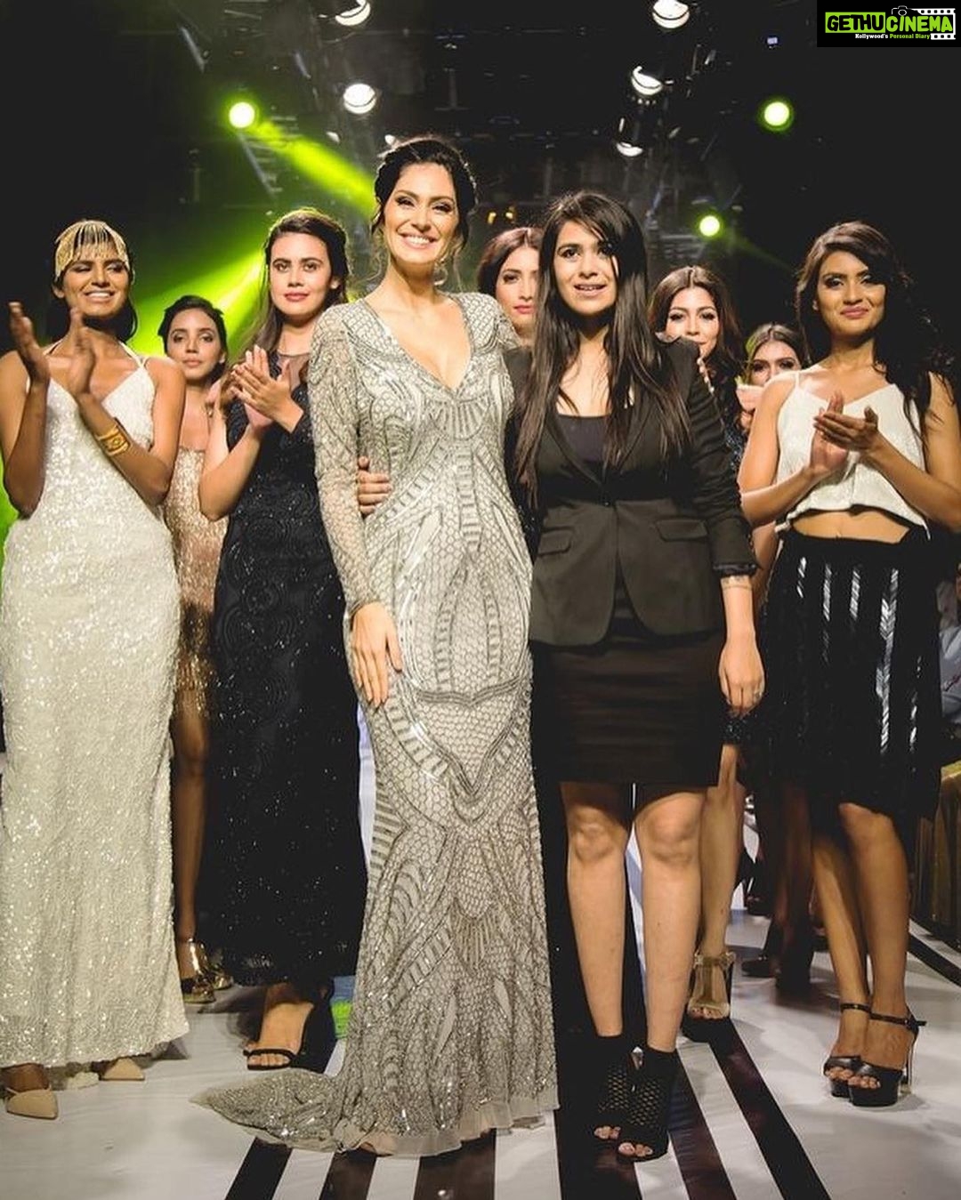 Bruna Abdullah - 3.3K Likes - When mommy was a model! 😝