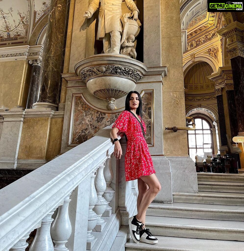 Celina Jaitly Instagram - Naturhistorisches Museum Wien ( Vienna) Spent an amazing day at @nhmwien the “The Natural History Museum Vienna” founded over 270 years ago, it is a research museum whose origins date back to the imperial collections of the 18th century. The only unpleasant aspect is that it was so hot inside the museum that I almost fainted and even lost my memory I think, forgot to take photographs like I always do… So If you are planning to go in summer please carry a hand fan, cold water, Extra t shirt and a life partner who can give you mouth to mouth resuscitation 🤭. Having said that, the Natural History Museum Vienna is an outstanding example of Viennese architecture in the city’s historicism tradition. It was opened in 1889 as the first true museum of evolution, and both the building and its decor reflect the valuable natural sciences collections they house. It’s a phenomenal experience to witness up-close some of the museum’s collections which comprise of more than 30 million objects from biology, earth sciences, anthropology and archaeology. All in all : I loved it and I recommend a trip to this awesome world heritage site as long as you are armed with electrolytes and a fan…. (Not the admiring variety that won’t help 😁) #viennamuseum #naturalhistorymuseum #vienna #wien #wienstagram #viennaaustria #architecture #celinajaitly #celinajaitley #celina #bollywood #austria #missindia #missuniverse Vienna - Austria