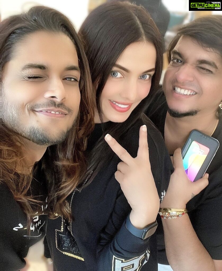 Celina Jaitly Instagram - पति, पति और वो !! Meet the #lgbt sequel to Pati, Patni aur woh 🤭… 🪬A very happy 11th anniversary @ragebydkloset and @ashishsrivastava 🪬 Oh my God ! where did the time fly by ? It feels like just yesterday when I was spying on @ashishsrivastava to make sure he is the right life partner for @ragebydkloset 11 years have gone by since and now I am stealing @ashishsrivastava hair bands and suitcases lol 😂. May I always be the third wheel in your relationship… Missing you both. 🪬🪬🪬🪬 #haag #happyanniversary #lgbtcouple #celinajaitly #celinajaitley #celina #ragedkloset #bollywood #indianactress #missindia #missuniverso The Lalit Mumbai