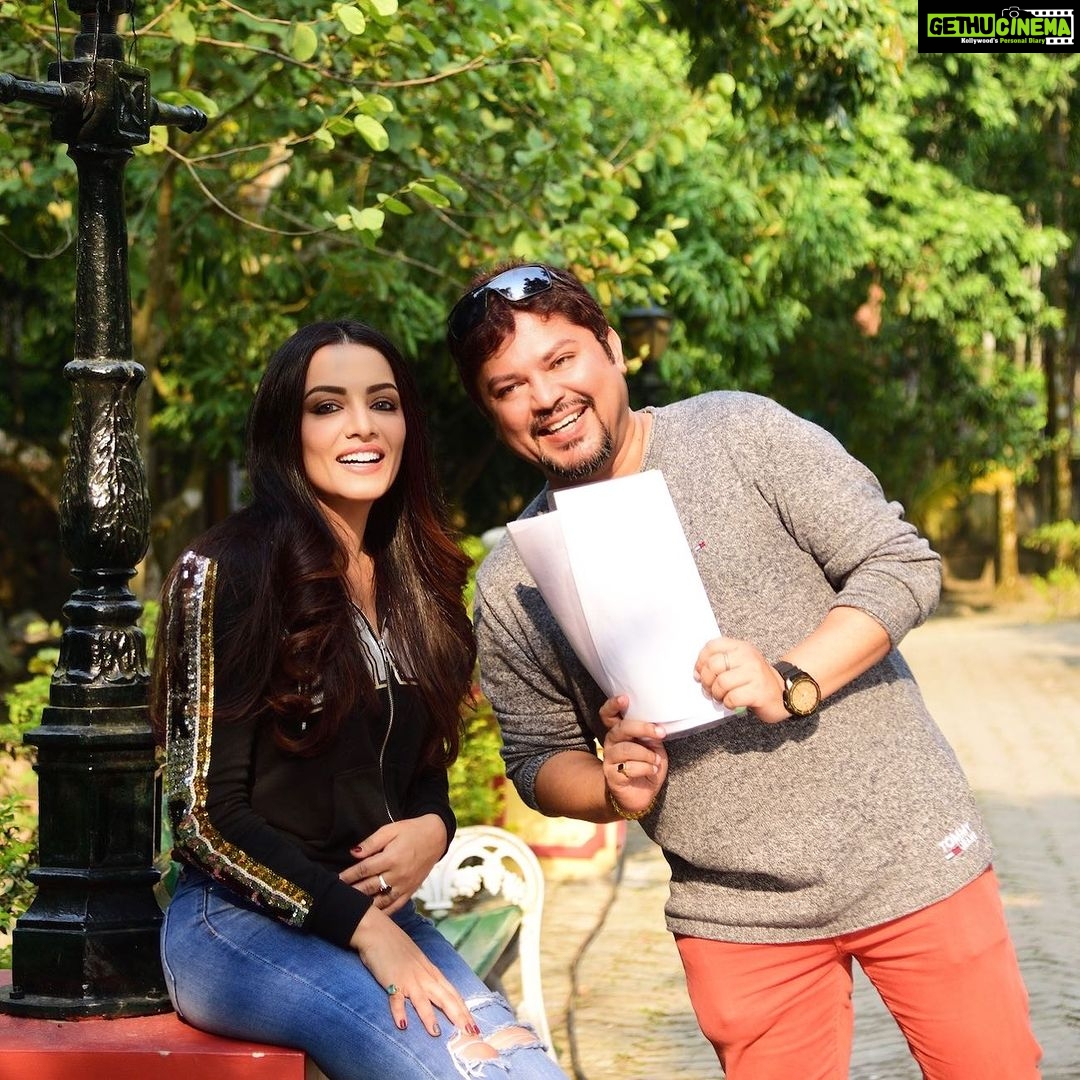 Celina Jaitly Instagram - To @ramkamalmukherjee with love on his birthday…. Happy birthday dear friend, partner in creativity and laughter, director par excellence who made me win my first Filmfare ( For SEASONS GREETINGS- A TRIBUTE TO RITUPARNO GHOSH) Ram I cannot think of an appropriate word that sums our friendship of so many different layers. Thank you for being you. Here’s wishing you a wonderful day and a healthy happy long life…. Love always Romita #birthdaywishes #celinajaitly #celinajaitley #celina #ramkamalmukherjee #bollywood #indianactress #filmdirector #seasonsgreetings