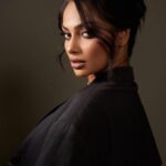 Chandrika Ravi Instagram - Might give in to the temptation. Photo @ryan_jerome Blazer @oversized_studio Location @maisonpriveepr_la
