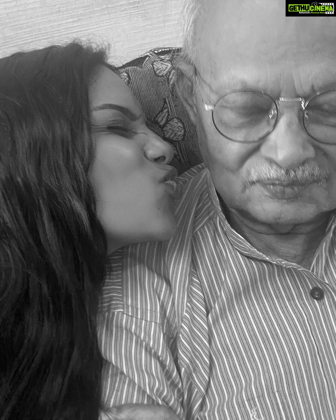 Chandrika Ravi Instagram - My best friend. My partner in crime. I will always remember you this way. Thank you for being a light in this world. Thank you for being a perfect example of God in human form. I am shattered… I miss you so much already it hurts and I can’t wait to be laying on your lap again. I love you.. I’ll never stop asking you how come you’re so cute achacha ❤️ Singapore