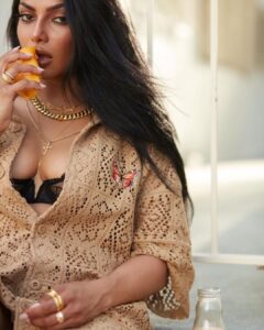 Chandrika Ravi Instagram - Hotter than an Indian summer.