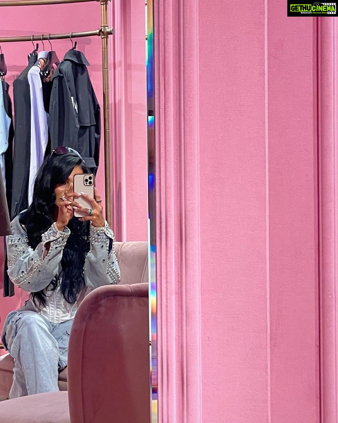 Chandrika Ravi Instagram - c'est tres bien Paris, France