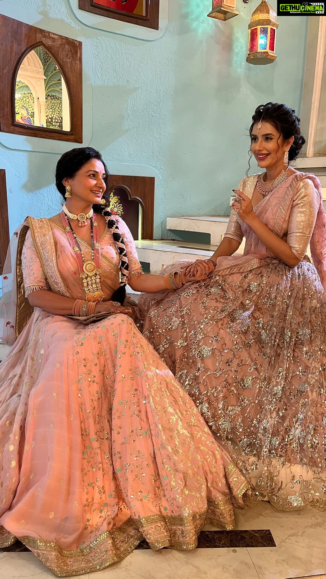 Charu Asopa Instagram - ग़ुरूर हमेशा हुस्न का नहीं होता , किरदार का भी होता है🦋 . . #reellife #actor #saasbahu #sunheridevi #mirdula #khyra #dangaltv #reelsinstagram #blessed 🧿#thankyouuniverse✨🙏