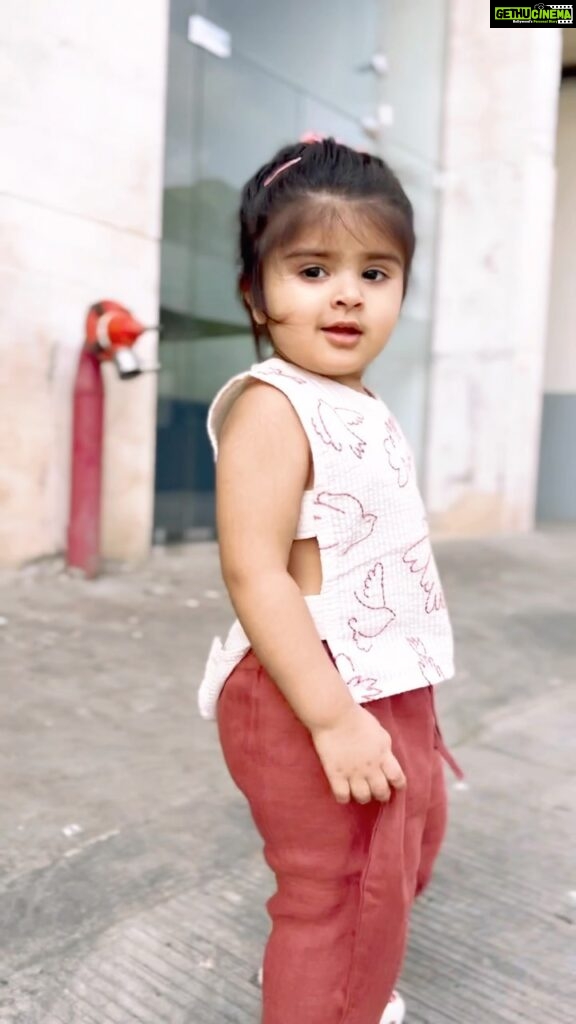 Charu Asopa Instagram - My pretty girl 👧😘❤️🧿 Outfit from @artssy.in @theboltpr
