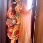 Charu Asopa Instagram – This Rakshabandhan get ready with me❤️
Outfit- @ambraee_ 
Bag-  @zoukonline 
Footwear- @zoukonline