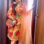 Charu Asopa Instagram - This Rakshabandhan get ready with me❤️ Outfit- @ambraee_ Bag- @zoukonline Footwear- @zoukonline