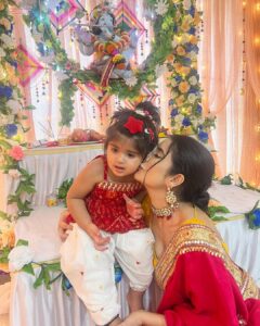 Charu Asopa Instagram - वक्रतुण्ड महाकाय
सूर्यकोटि समप्रभ ।
निर्विघ्नं कुरु मे देव
सर्वकार्येषु सर्वदा ॥🙏