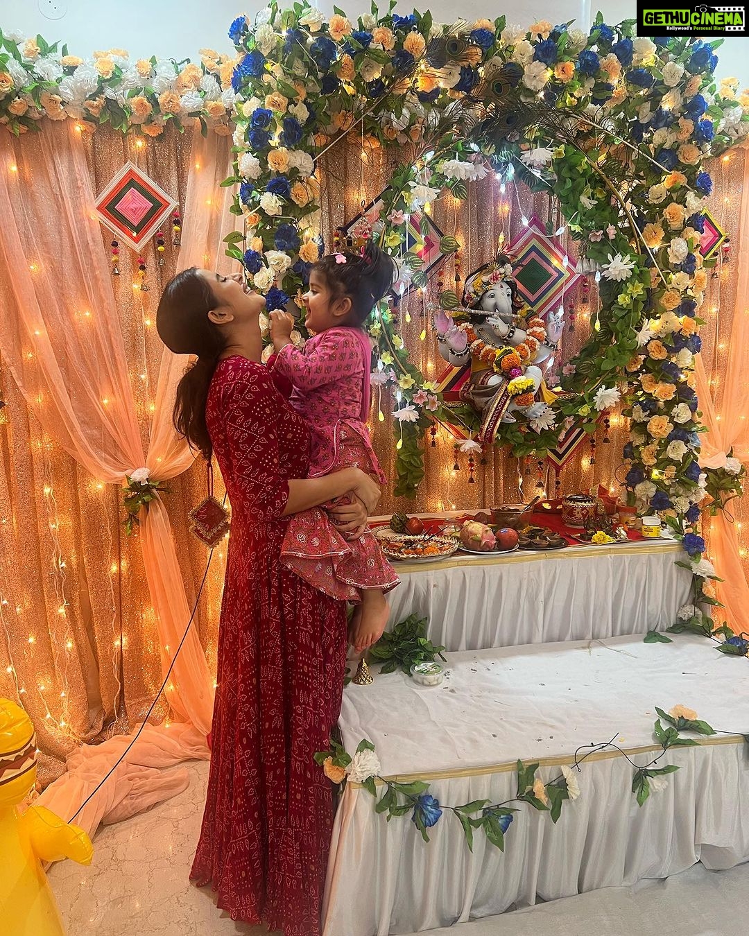 Charu Asopa Instagram - Ganesh Chaturthi day 1 ❤️🧿