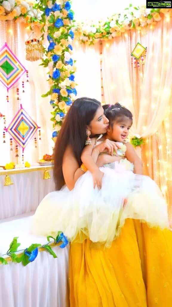 Charu Asopa Instagram - Your are my everything mera bachha… can’t even imagine my existence without you ❤️🧿. Love you my princess. Happy daughter’s day my jaan. 😘
