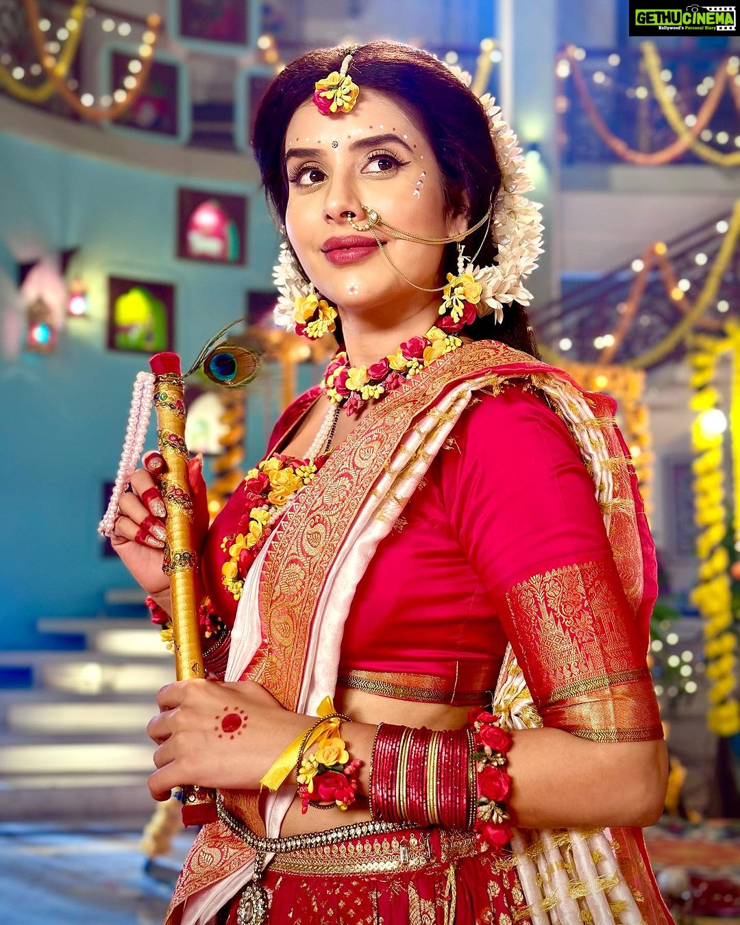 Charu Asopa Instagram - कागा सब तन खाइयो, के चुन चुन खाइयो माँस, दो नैना मत खाइयो, मोहे पिया मिलन की आस। ❤️🧿