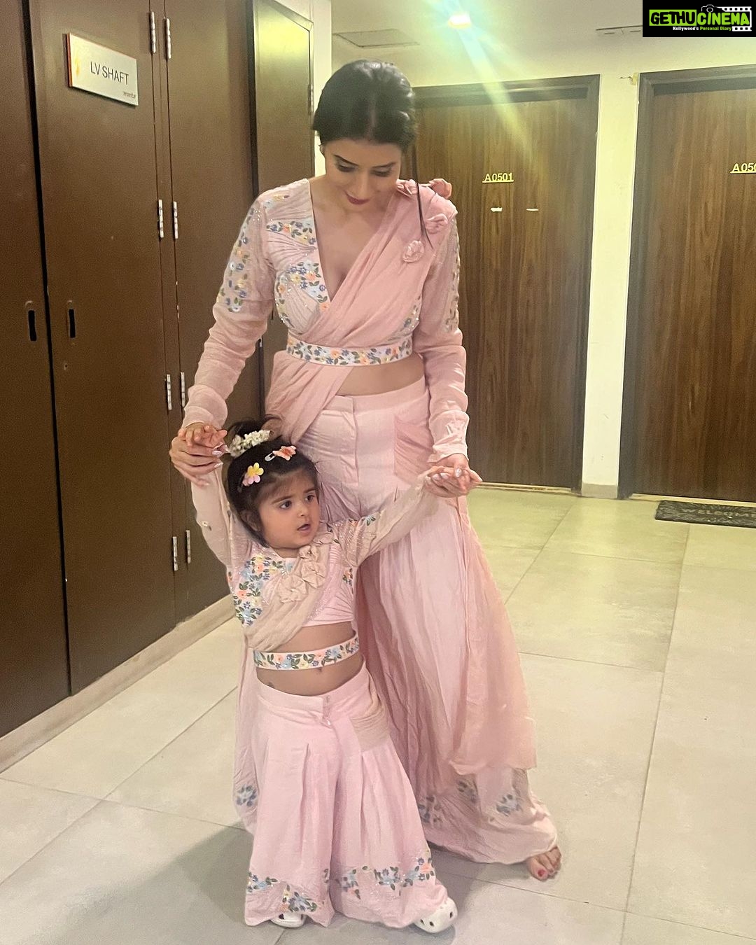 Charu Asopa Instagram - Happy Janmashtami to everyone❤️🙏 Hathi ghoda Pallki Jai Kanhaiya lal ki 🙏 @littleens_official