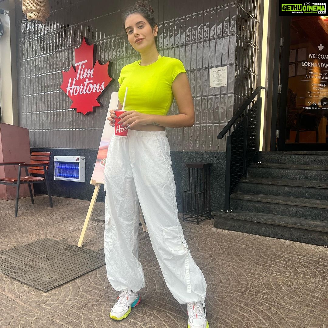 Charu Asopa Instagram - Starting my day with a smile and a good strong coffee 😎