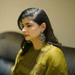 Chinmayi Instagram - For my recent show at @jipmerspandan Outfit @labelshireenshahana Jewellery @rimliboutique Styling @themisvanessa HMU @stylefixbeauty Photography @sam_k_simon @dream_warrior_333 for @donvaliyavelicham #chinmayisripada #chinmayi #jipmer #spandan #concert #shireenshahana #rimli
