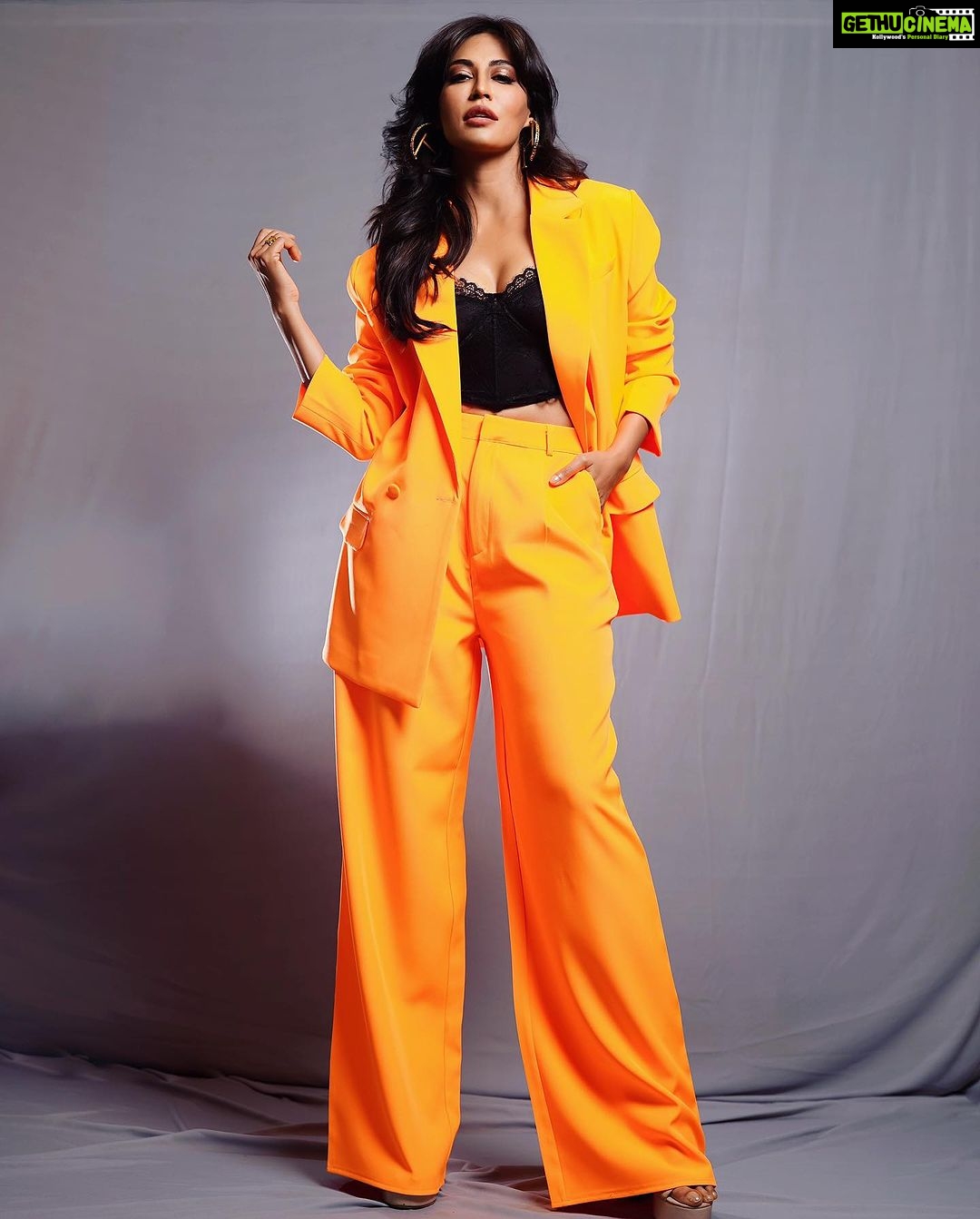 Chitrangada Singh Instagram - Orange you glad to see me? ๐๐งก . . . For the event in Costume : @missguided MUHA: @kajol_mulani Jewelry: @outhousejewellery Styled by : @eshaamiin1 ๐ธ: @_cameratna_