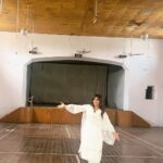 Chitrangada Singh Instagram - Those growing up years !! So many memories .. first date .. was actually a movie date .. all we did was sit together and have pop corn ! 😁 sweaty hands through the first dance .. cycling in the hot afternoons to the swimming pool .. helping some of my brothers friends to enter the party because “stags“ were strictly not allowed !! Wheelers club was buzzing back then.. I remember thick red velvet curtains n shiny wooden floors that would be powdered before a dance party ! children below 12 not allowed in the bar rooms and dance floors.. couldn’t wait to grow up to 13 haha coolest guys .. best music .. it was THE “hangout place” .. my fondest memories growing up ! ❤️