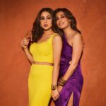 Chitrangada Singh Instagram - 💛💜 #Gaslight #GaslightPromotions 31st March @saraalikhan95 Outfit @wear.rae @timelessjewelsby_s @misho_design @she.ela.jewel @stevemaddenindia Styled by @sukritigrover Team @simrankumar19 @vanigupta.23 HMU @meghnabutanihairandmakeup 📸 @tejasnerurkarr