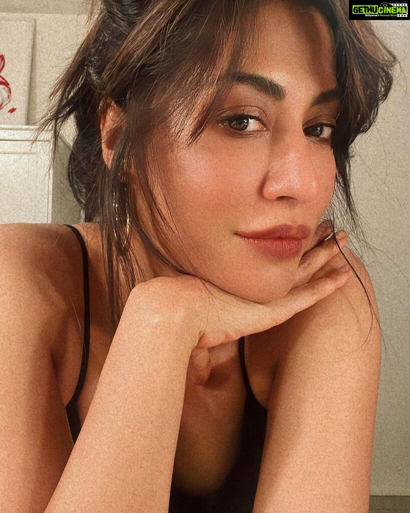 Chitrangada Singh Instagram - Pretty. Grainy. Mood. ☺️🤙😌✨ #fridaynitespecials ❗️