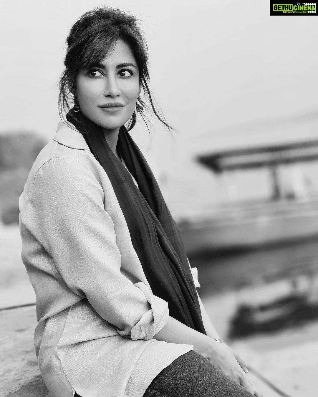 Chitrangada Singh Instagram - Ending the year .. with such a special beginning… 💛💫🎥😇♥️ Wishing you all have memories to cherish from the year gone .. n make even more beautiful ones in the year coming .. !! #parikramathefilm #happynewyear #2023