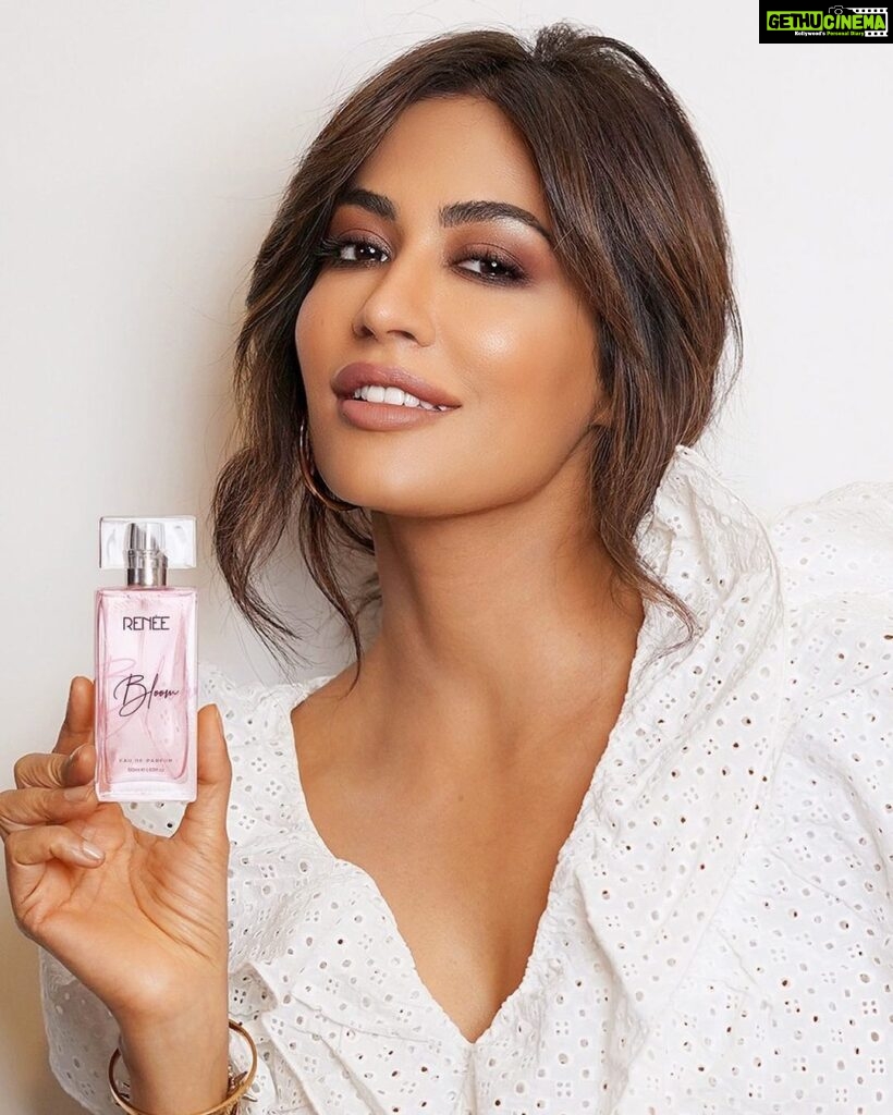 Chitrangada Singh Instagram - Igniting a floral spark with the perfect notes of RENÉE Bloom! @reneeofficial #ReneeEveryday #Bloom #BloomPerfume #reneecosmetics #paidpartnership