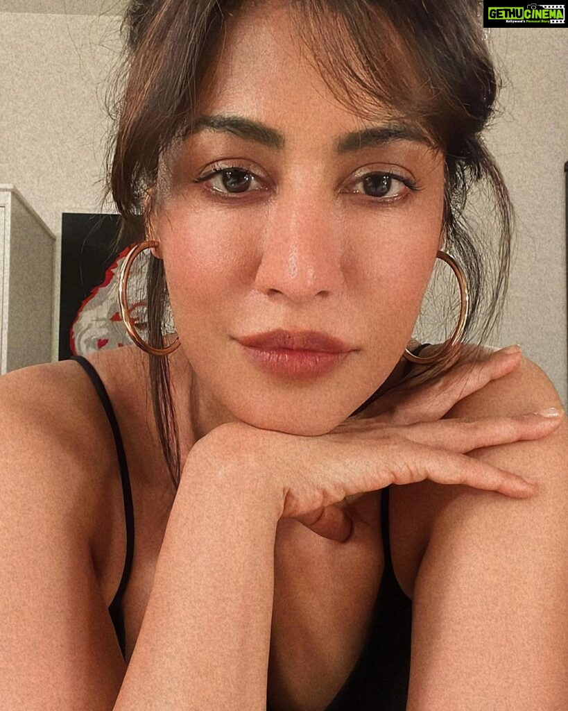 Chitrangada Singh Instagram - Pretty. Grainy. Mood. ☺️🤙😌✨ #fridaynitespecials ❗️