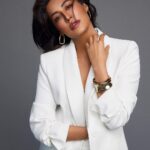 Chitrangada Singh Instagram - 🤍🤍🤍 Shot by @taras84 Makeup & hair @eltonjfernandez Styled by @leepakshiellawadi 💛 Managed by @ayushi.20