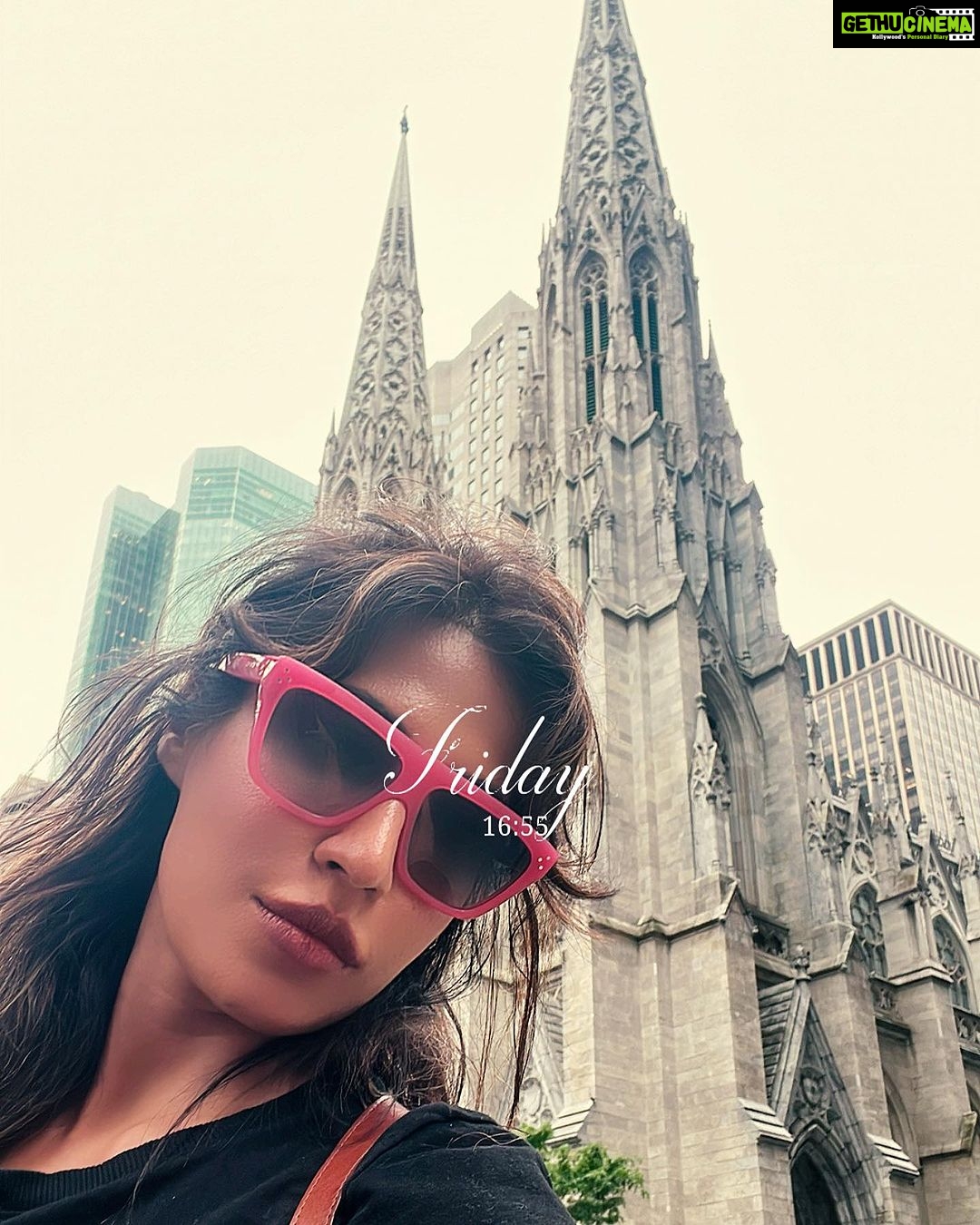 Chitrangada Singh Instagram - “Traveling .. it leaves you speechless, then turns you into a storyteller.” – Ibn Battuta ✈️🧳🗽🤙💫🌈🦄❤️ #photodumpusa #traveltherapy USA