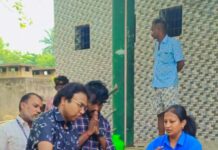 D. Imman Instagram - இந்த பதிவில் மனிதம் மட்டும் தான் பேசியது 😭😭😭😭😭😭 எல்லா மதமும் எல்லா இனமும் எல்லா ஜாதிகளும் எல்லா இறைவனும் சொல்வது ஒன்றுதான் உன்னால் முடிந்ததை என்றதை மற்றவர்களுக்கு செய் என்பதைத்தான். இசையமைப்பாளர் இமான் சார் அவர்கள் இன்று செய்ததும் அதைத்தான். உலகில் நான் இத்தனை ஆண்டுகளில் இப்படி ஒரு மனிதரை சந்தித்ததே இல்லை. புற்றுநோயால் திடீர் மரணம் அடைந்த துணை நடிகர் பிரபு அவர்களின் இறுதி சடங்கு கடைசி நிமிடம் வரை நின்று செய்து முடித்தார் 🙏🙏🙏 இவ்வளவு நாளாக பிரபு அண்ணாவை பாதுகாப்பாக பார்த்து வந்த நேத்திர உதயா சேர்மன் கோபி சார் அவர்களுக்கும் ஜீவஉதயா இல்லத்தில் இருக்கும் அனைத்து சிஸ்டர் அவர்களுக்கு மனமார்ந்த நன்றிகள் இந்த பதிவு போடுவதற்கு ஒரே ஒரு காரணம் தான் 🙏🙏🙏பணம் எல்லாவற்றையும் தந்து விடாது மனிதம் எவ்வளவு கொடுத்தாலும் விலைக்கு வாங்க முடியாது என்பதற்கு இந்த பதிவு ஒரு சான்று😭😭😭😭😭 இந்த பதிவை போட்டதற்கு காரணம் மனிதன் மட்டுமே 😭😭😭😭