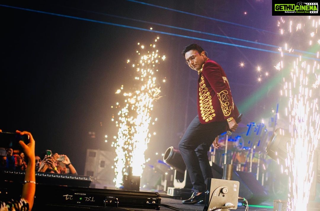 D. Imman Instagram - #DImman #Imman Production & Management: @matchboxmediaworks Show Director: @shiran_mather Production Manager: @njadoonanan Wardrobe:- 7 Creations (Mr.Shahid) Stylist:- Dr.Vinothini Pandian Style Co Ordination:- Nishi Kabilan Photography:- Himmat Sodhi Photography Praise God!