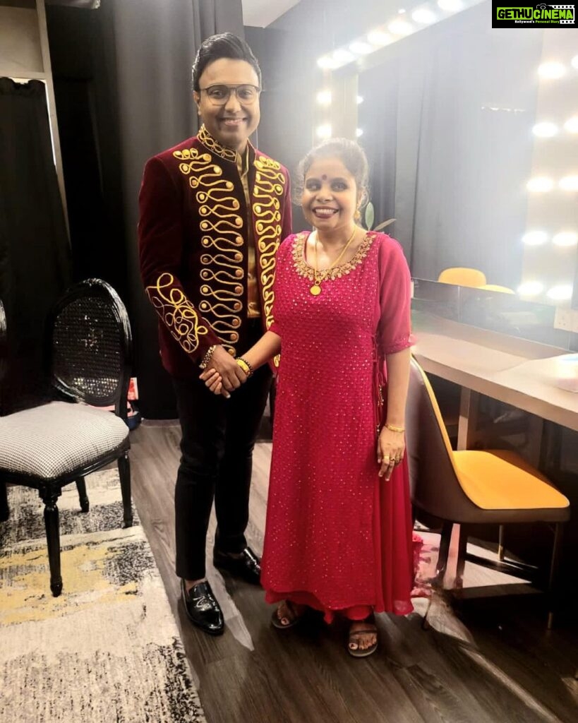 D. Imman Instagram - A casual pic with Sister Singer Vaikom Vijayalakshmi before the gig at Malaysia’s MegaStar Arena’s green room! Praise God!